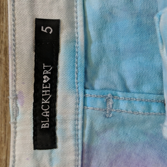 BLACKHEART purple/blue tie-dye High Rise V-stitch denim shorts HOT TOPIC… - Picture 8 of 14
